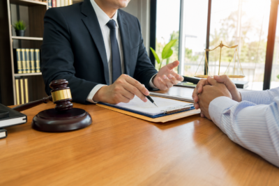 نقش وکیل در تسریع و مدیریت مهلت های دعاوی کار در رشت